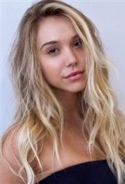 Alexis Ren