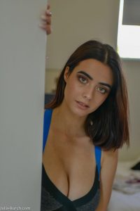 Julia Burch Sexy YouTuber Lewd Photos!