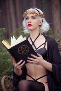 Nichameleon Sabrina Spellman Cosplay