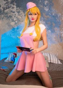 Tniwe Princess Peach Photoshoot