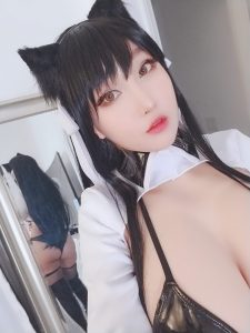 Rinnie Riot Race Queen Atago Azur Lane Cosplay