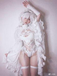 Cosplay Kawaii 2B in White Cosplay In Nier Automata