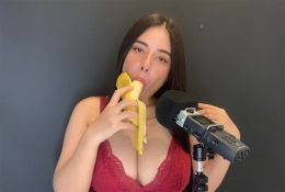 ASMR Wan Sucking a Banana Video Leaked